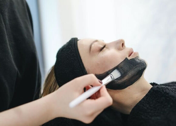 Professional applying Salicylic Acid Exfoliants as a part of the best skin care routine for fungal acne